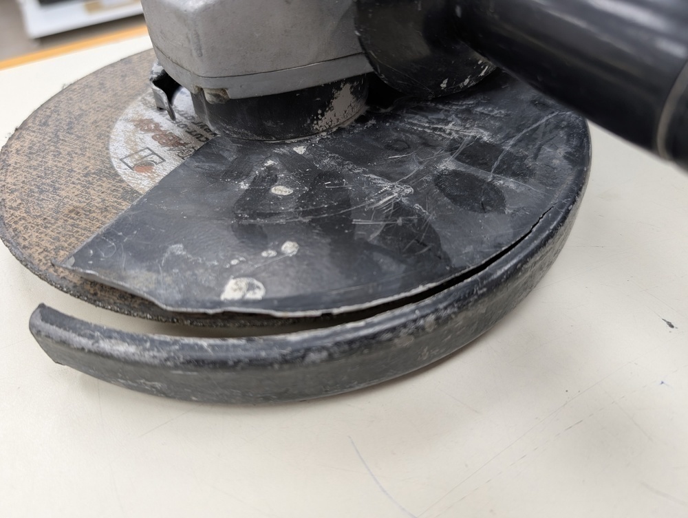 Угловая шлифмашина Makita 9069F