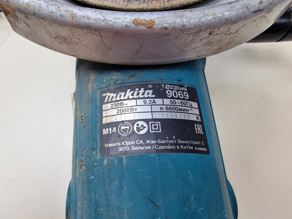 Угловая шлифмашина Makita GA9050