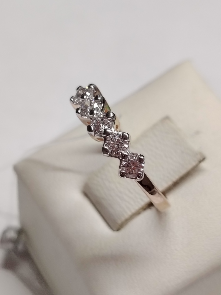 КОЛЬЦО С КАМНЯМИ (Au 585)