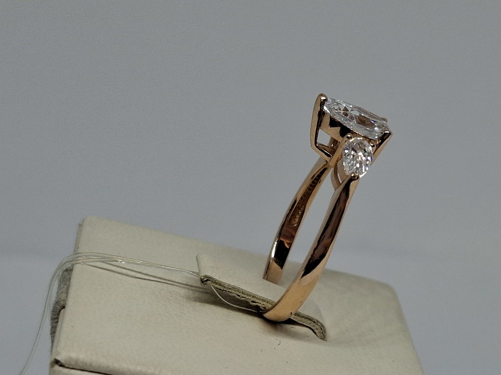 КОЛЬЦО С КАМНЯМИ (Au 585)