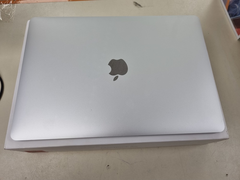 Ноутбук Apple Macbook Air 13 2020 M1 8/256