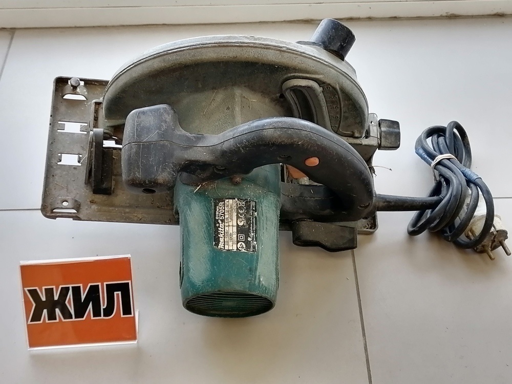 Дисковая пила Makita 5705R