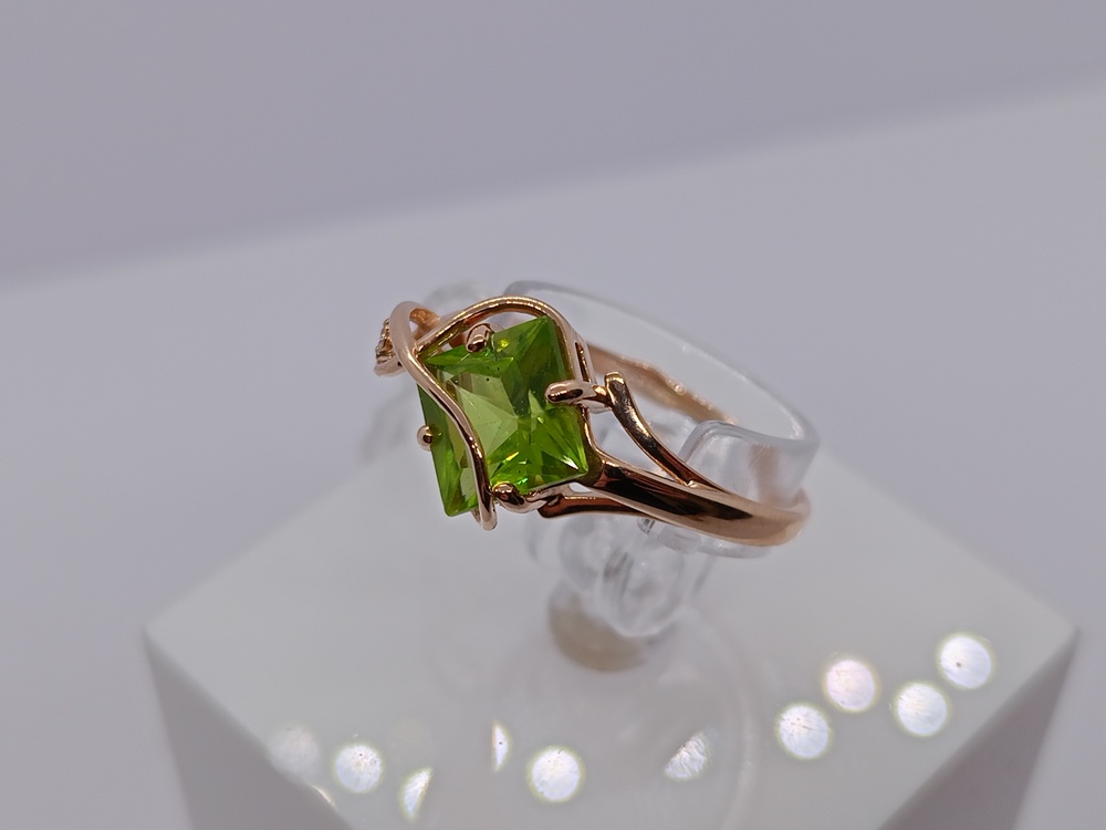 КОЛЬЦО С КАМНЯМИ (Au 585)