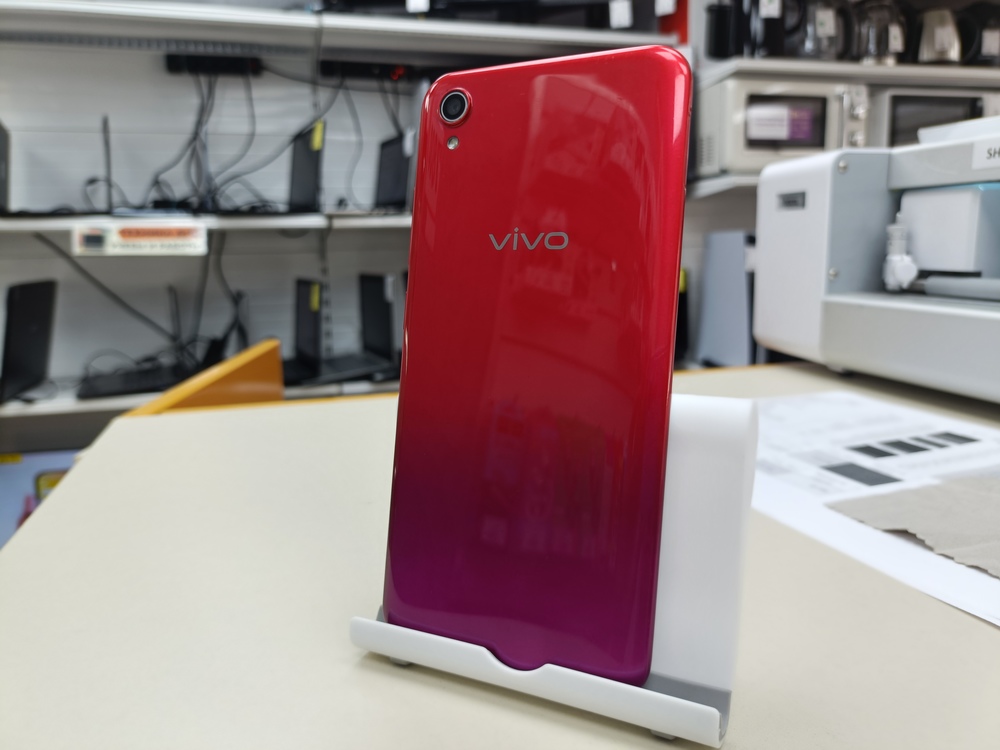 Смартфон Vivo 1820