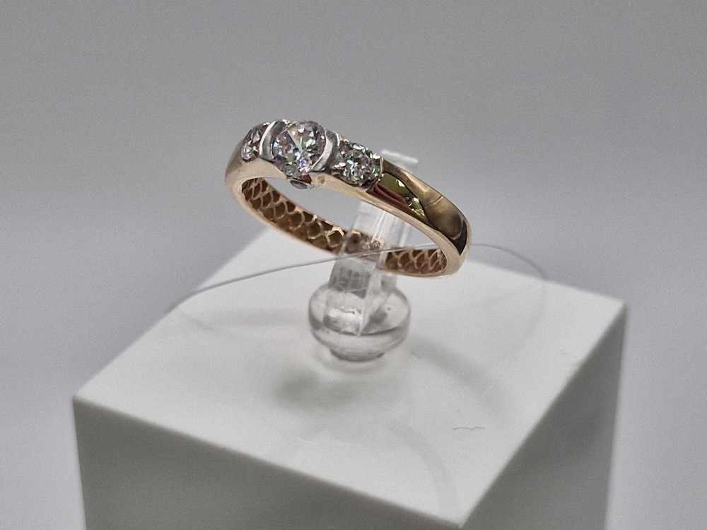 К13213100 КОЛЬЦО С КАМНЯМИ (Au 585)