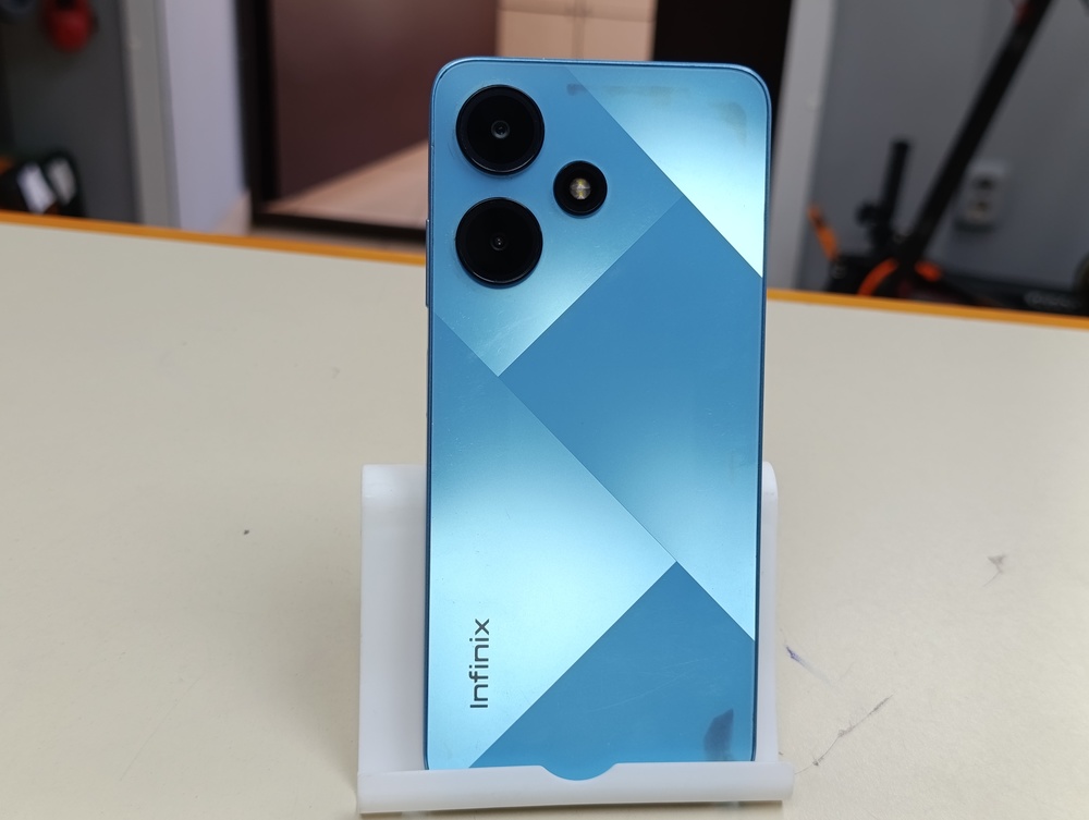 Смартфон Infinix HOT 30i 4/128