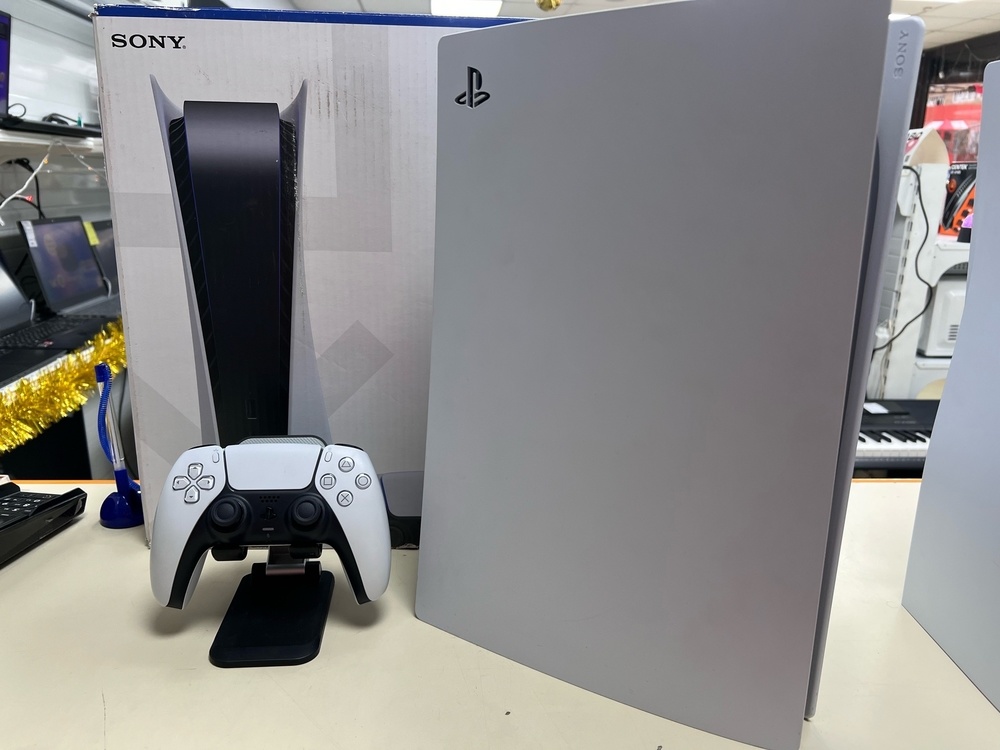 Игровая приставка PlayStation 5 825Gb (С дисководом)