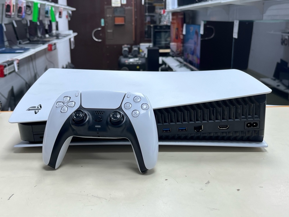 Игровая приставка PlayStation 5 825Gb (С дисководом)