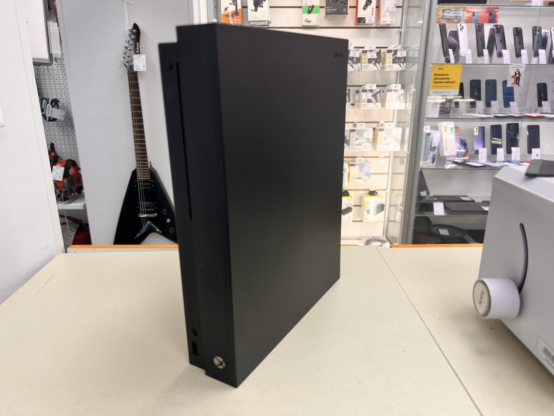 Игровая приставка Xbox One X 1Tb
