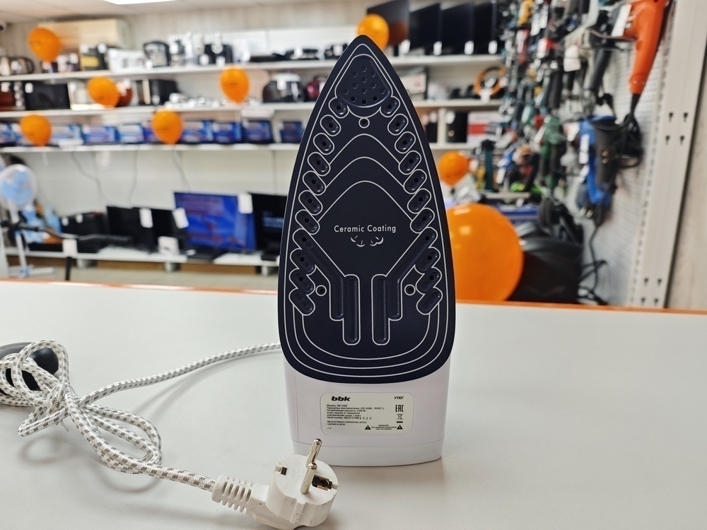 Утюг BBK ISE-2400