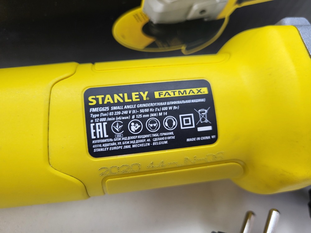 Угловая шлифмашина Stanley FMEG625 Угловая шлифмашина Stanley FMEG625