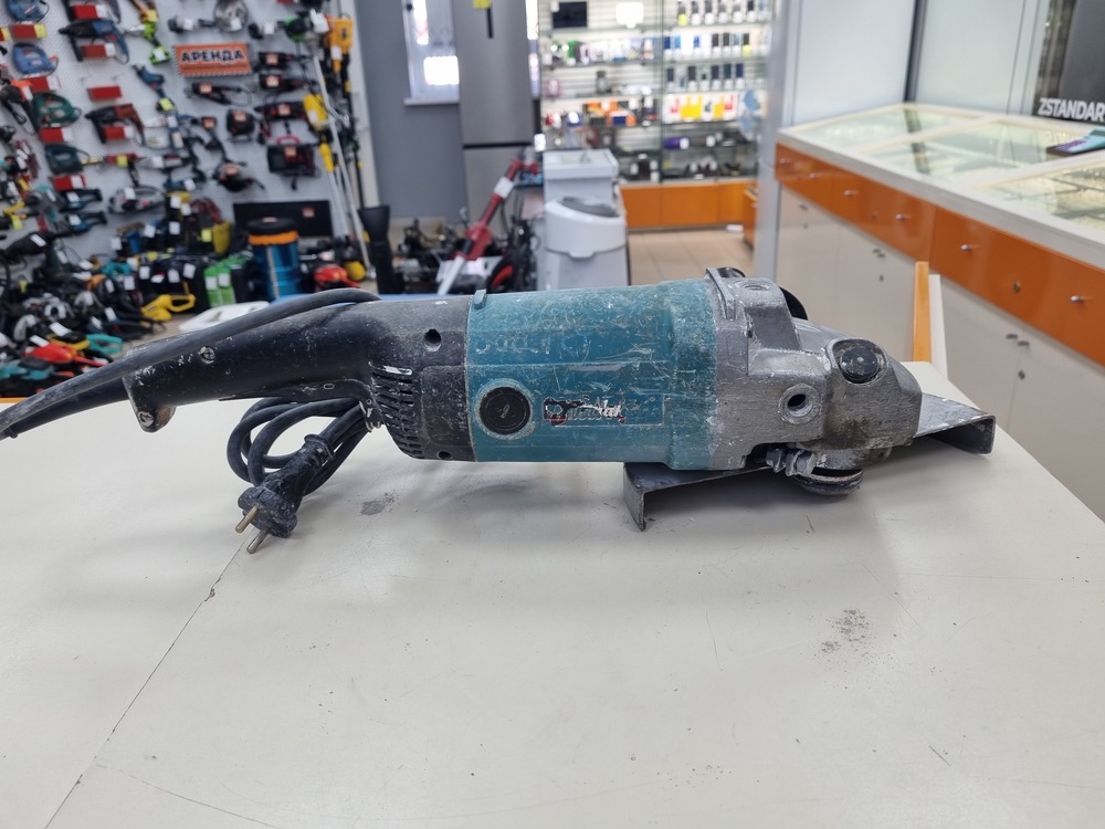 Угловая шлифмашина Makita 9069/230
