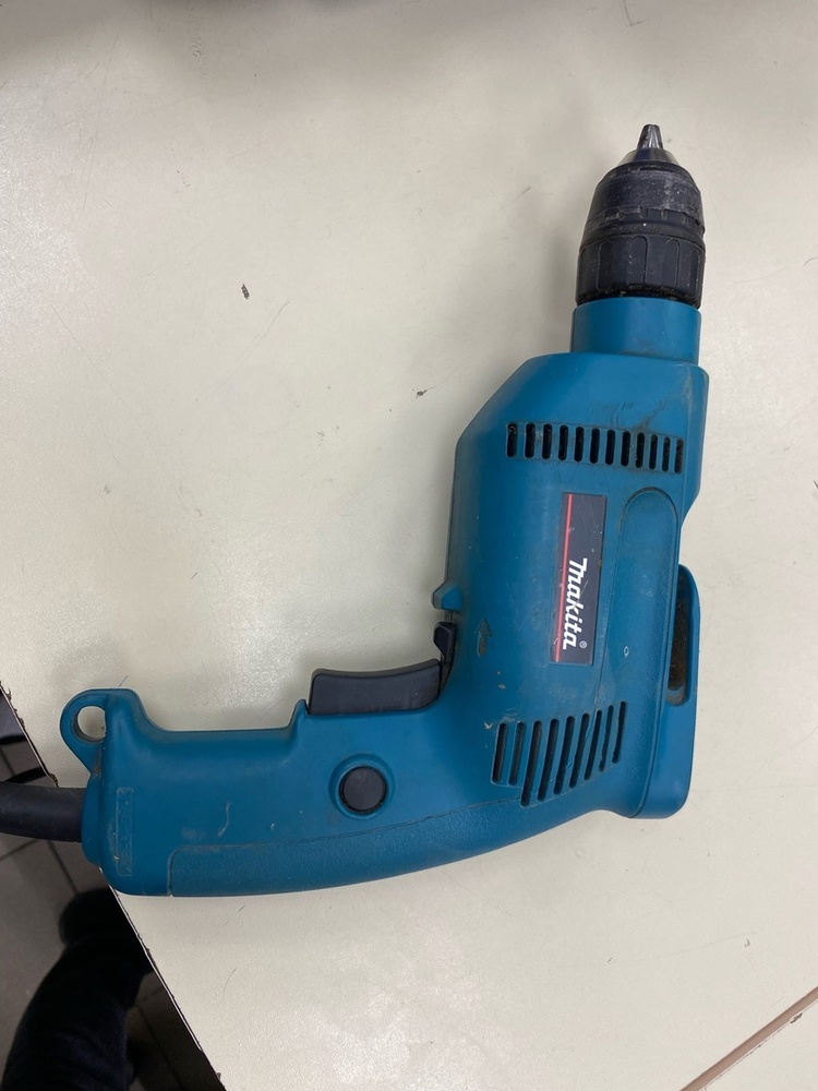 Дрель-безударная Makita 6408