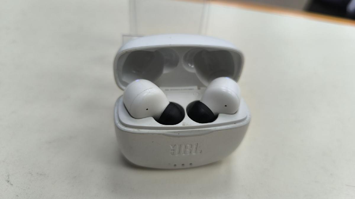 Наушники беспроводные JBL Tune 215 TWS;