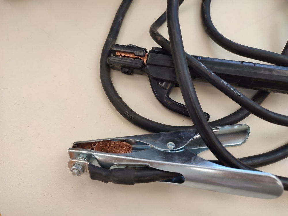 Сварочный аппарат Ресанта САИ-220 Сварочный аппарат Ресанта САИ-220