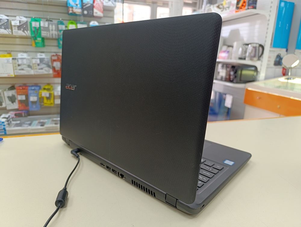 Ноутбук Acer; Core i3-6006U, Intel HD Graphics 520, 4 Гб, 128 Гб, 500 Гб
