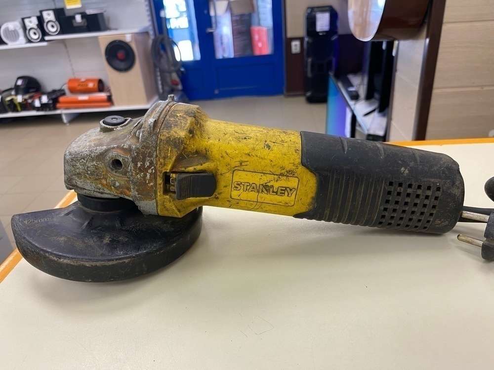 Угловая шлифмашина Stanley FMEG125V