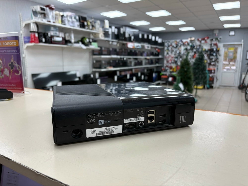Игровая приставка Xbox 360;