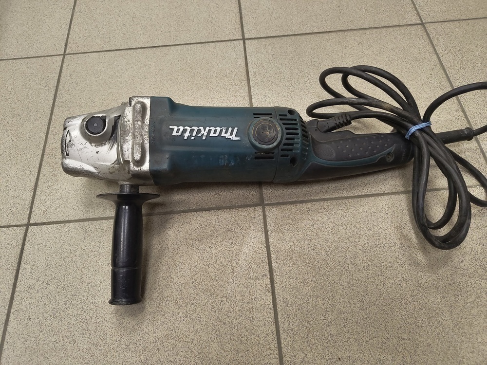 Угловая шлифмашина Makita GA7050