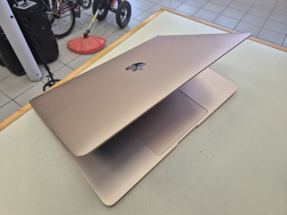 Ноутбук Apple air m1 2020/8gb/256ssd;