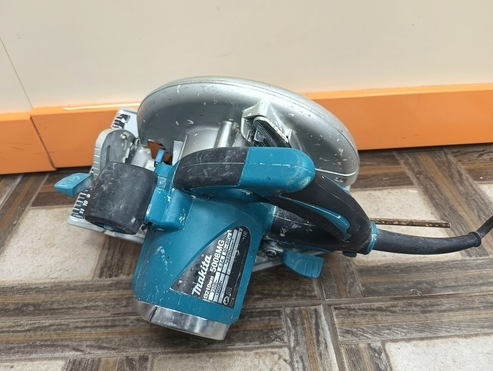 Дисковая пила Makita 5008MG