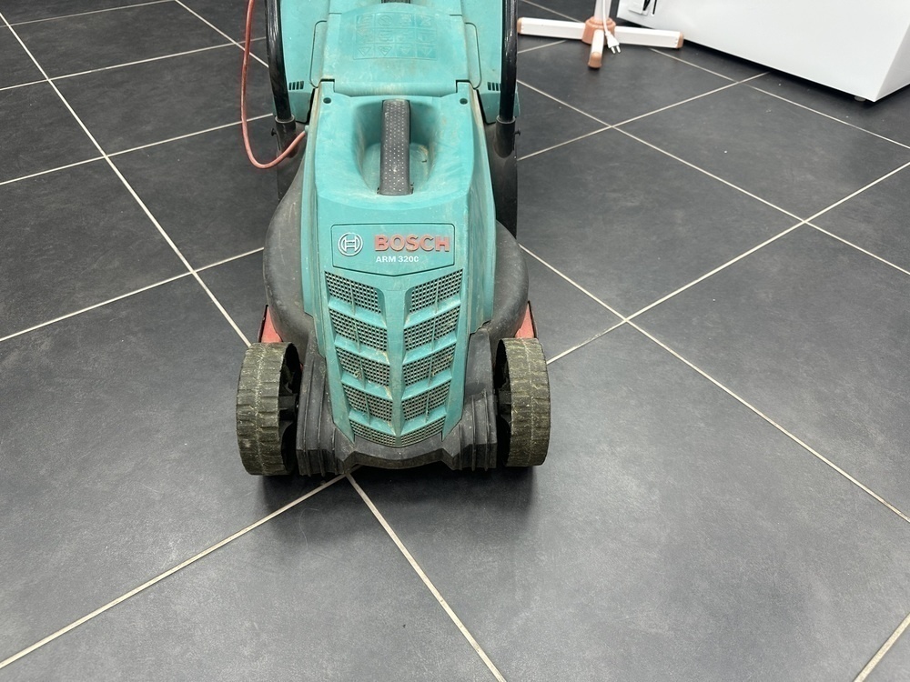 Газонокосилка Bosch ROTAK 320
