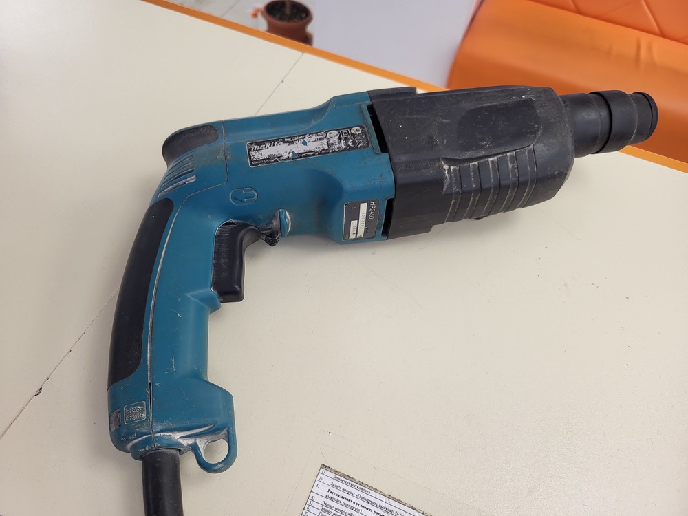 Перфоратор Makita HR 2450