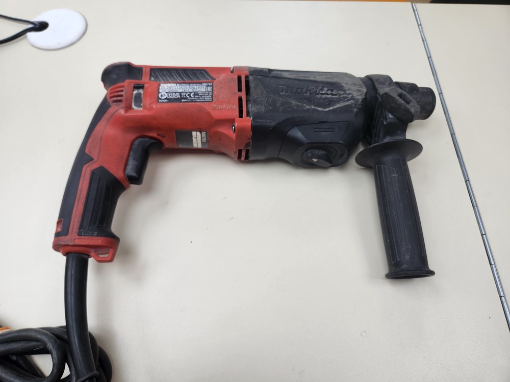 Перфоратор Makita M8701