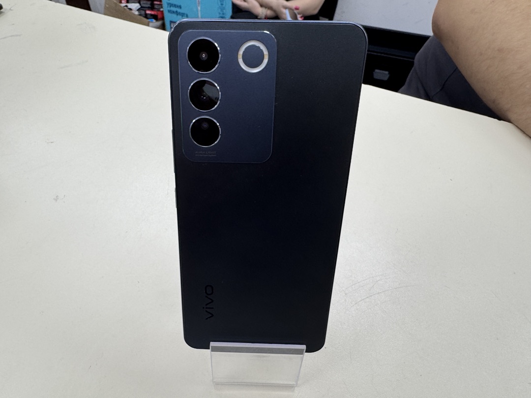 Смартфон Vivo V27e 8/128