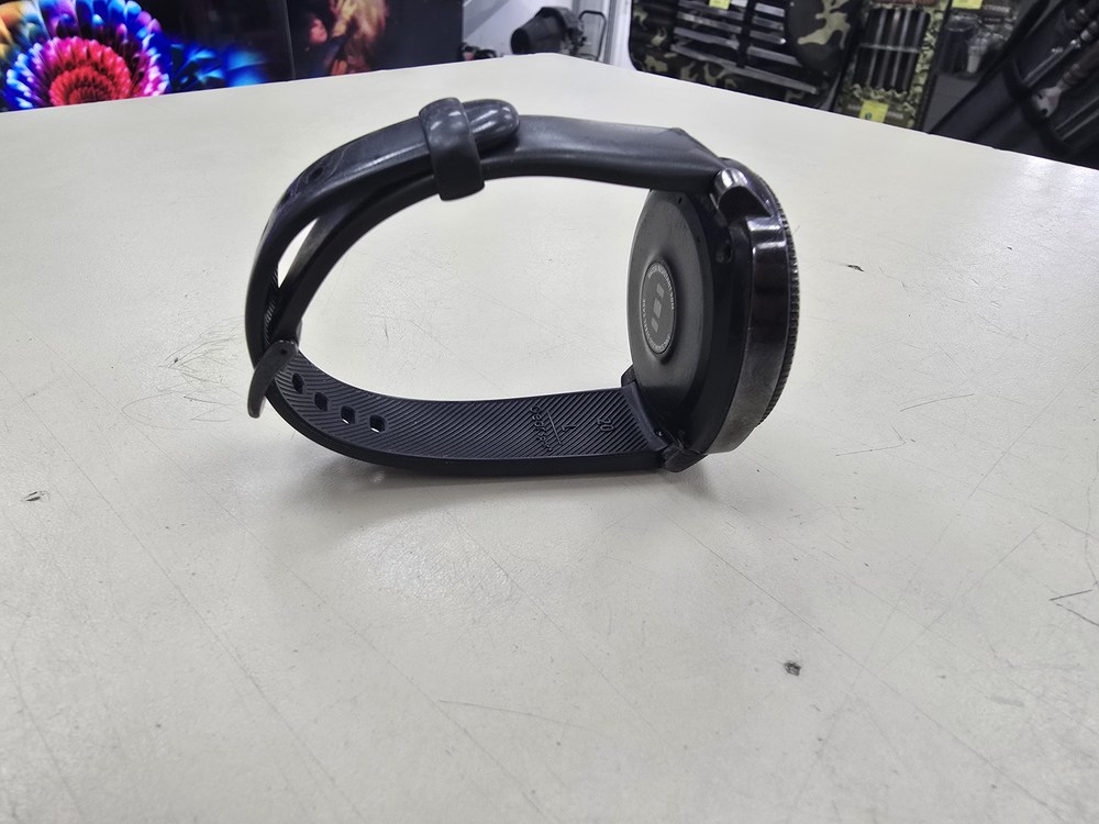 Смарт-часы Samsung Gear Sport