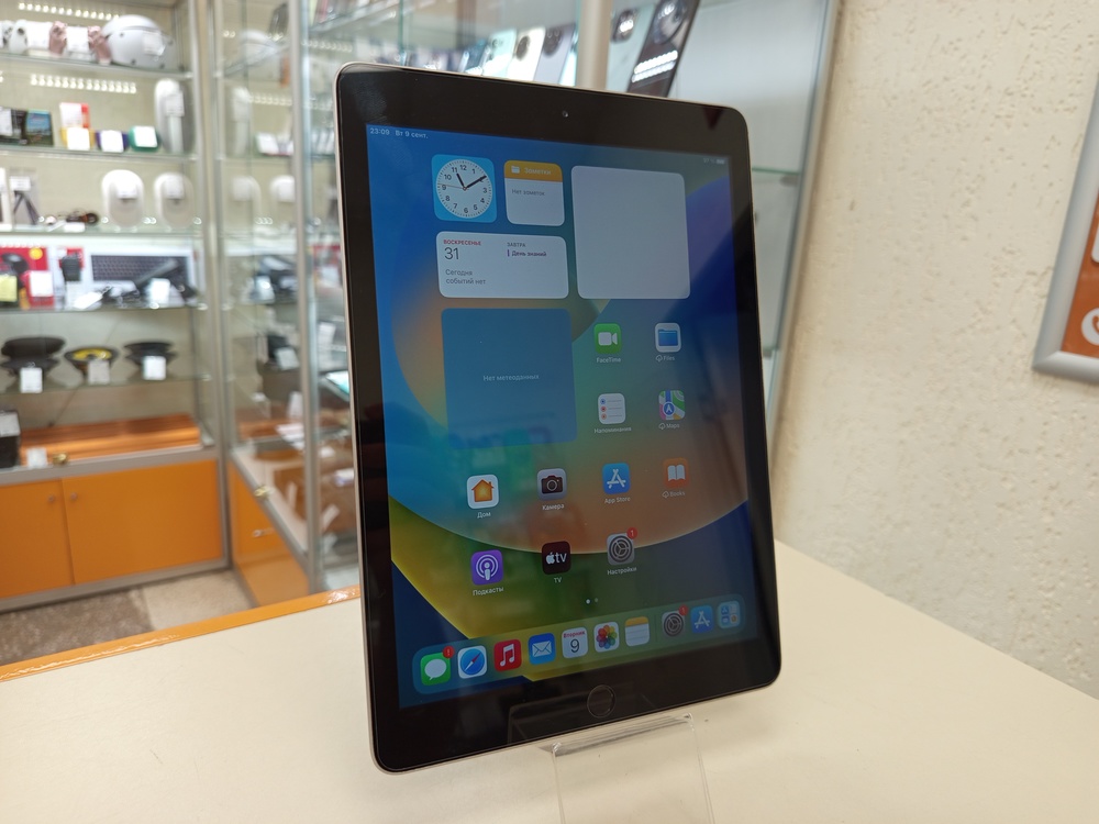 Планшет Apple IPad 5 32 ГБ A1822 (Wi-Fi)