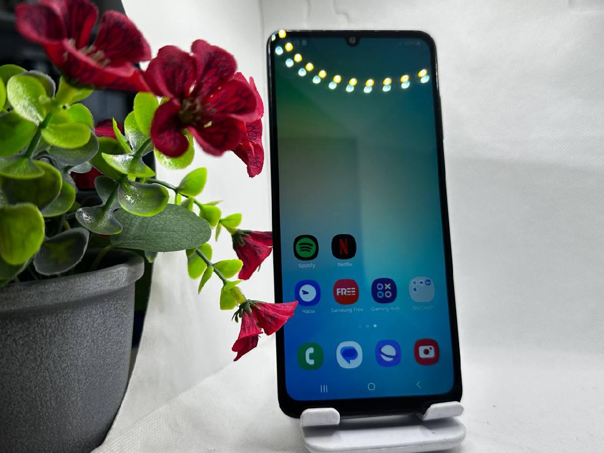 Смартфон Samsung Galaxy A06 4/64