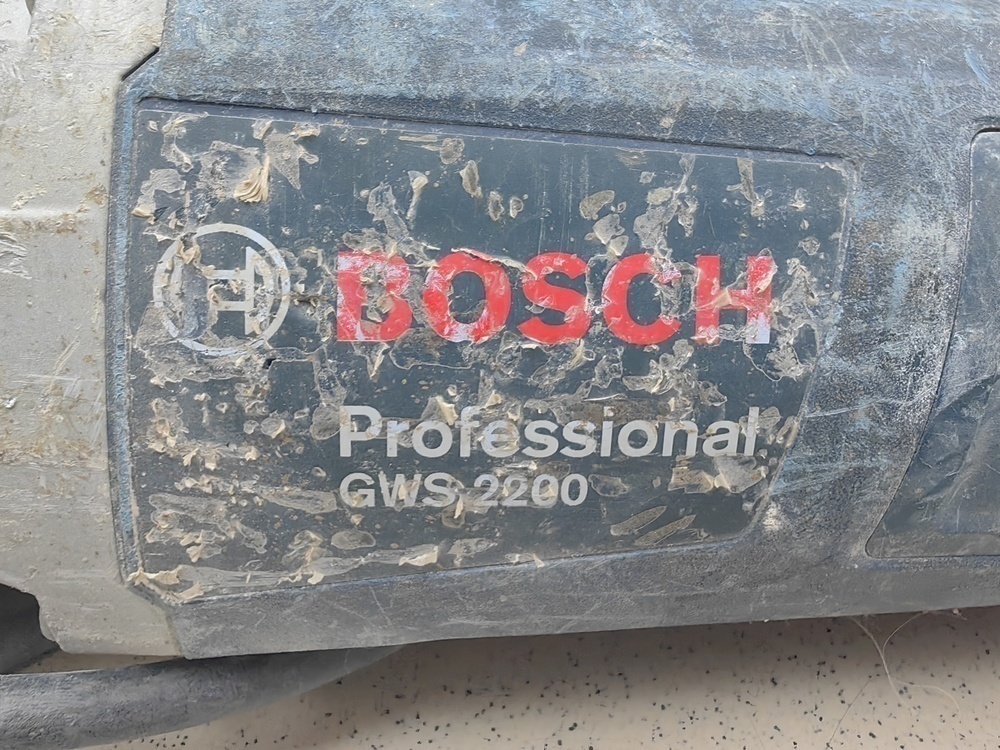 Угловая шлифмашина Bosch GWS 2200