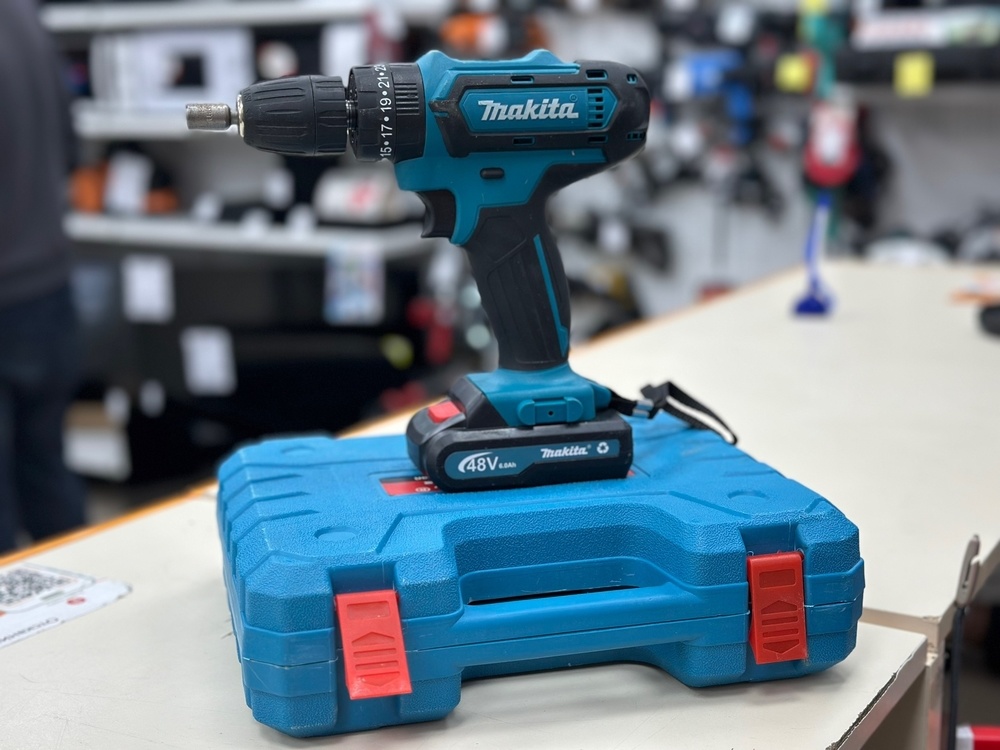 Шуруповерты Makita DF333d;