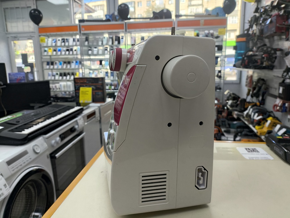 Швейная машина Leader Paradise