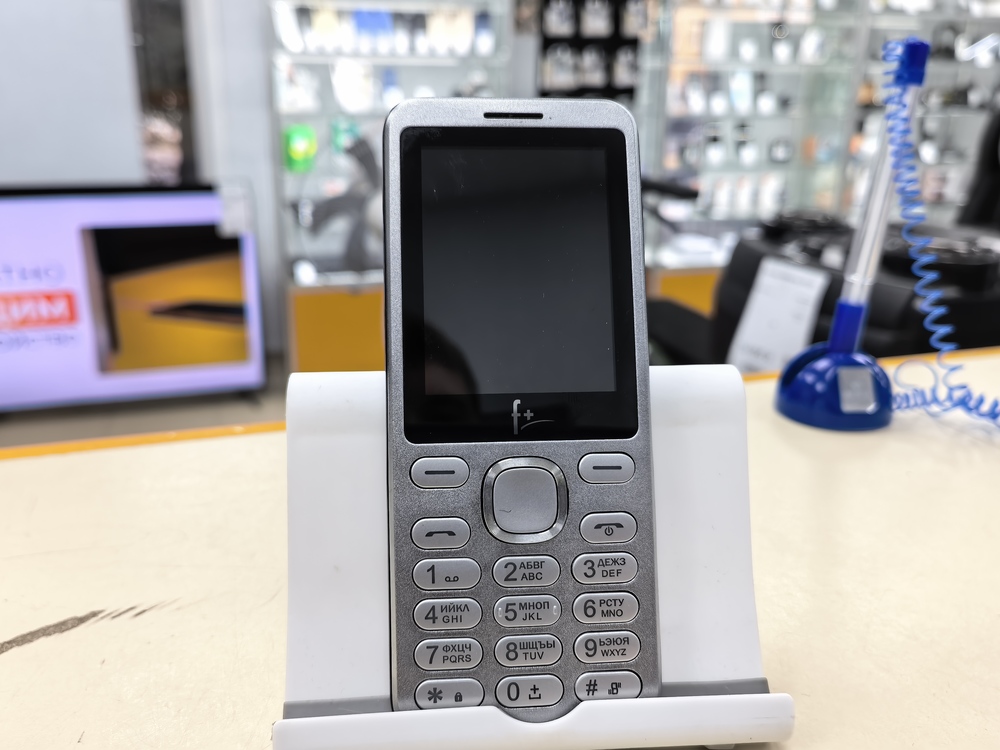 Мобильный телефон F+ S240