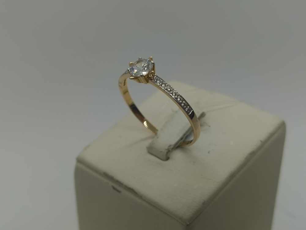 КОЛЬЦО С КАМНЯМИ (Au 585)