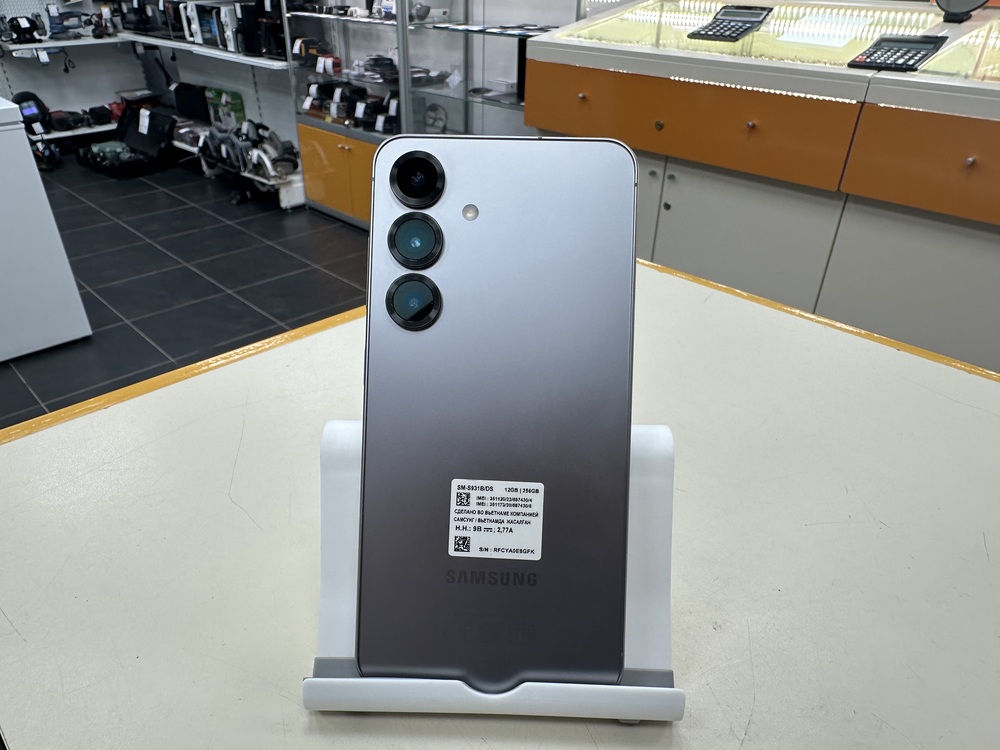Смартфон Samsung Galaxy S25 12/256