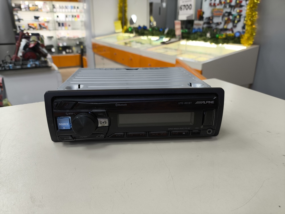 Автомагнитола Alpine UTE-201BT