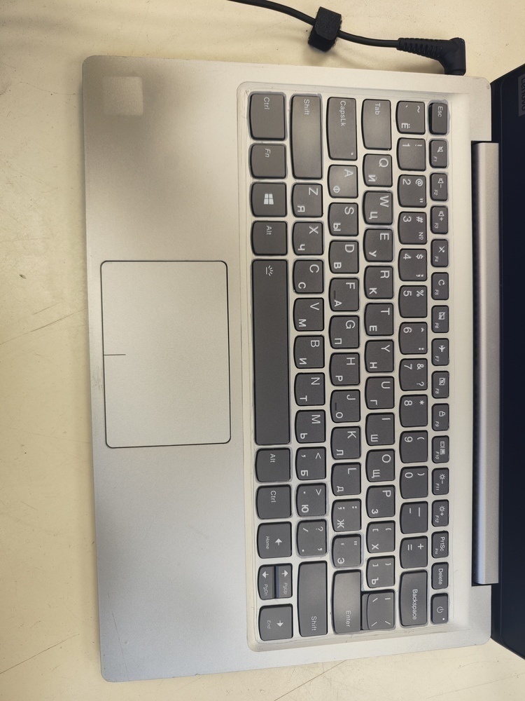 Ноутбук Lenovo 320s-13ikb; Core i3-7100U, Intel UHD Graphics, 4 Гб, 256 Гб, Нет