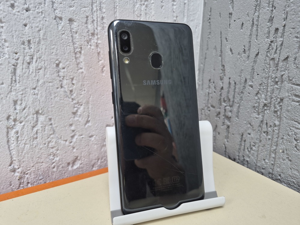 Смартфон Samsung Galaxy A20 3/32