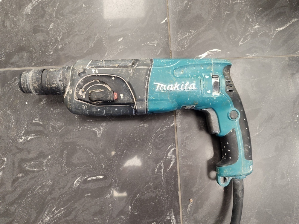 Перфоратор Makita HR2470