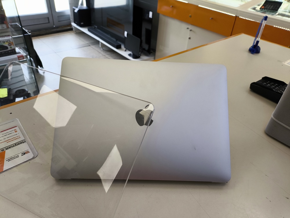 Ноутбук Apple Macbook M1 2337; Apple M1, HD Graphics, 8 Гб, 256 Гб, Нет