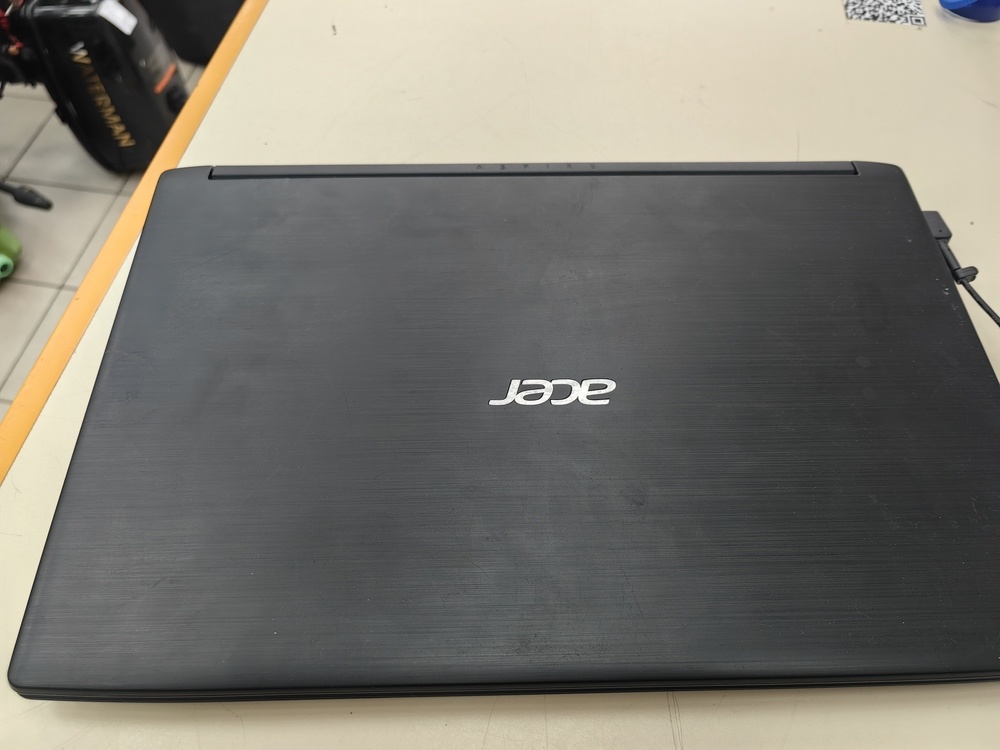 Ноутбук Acer; Ryzen 7 2700U, Radeon RX Vega 10, 8 Гб, 240 Гб, Нет