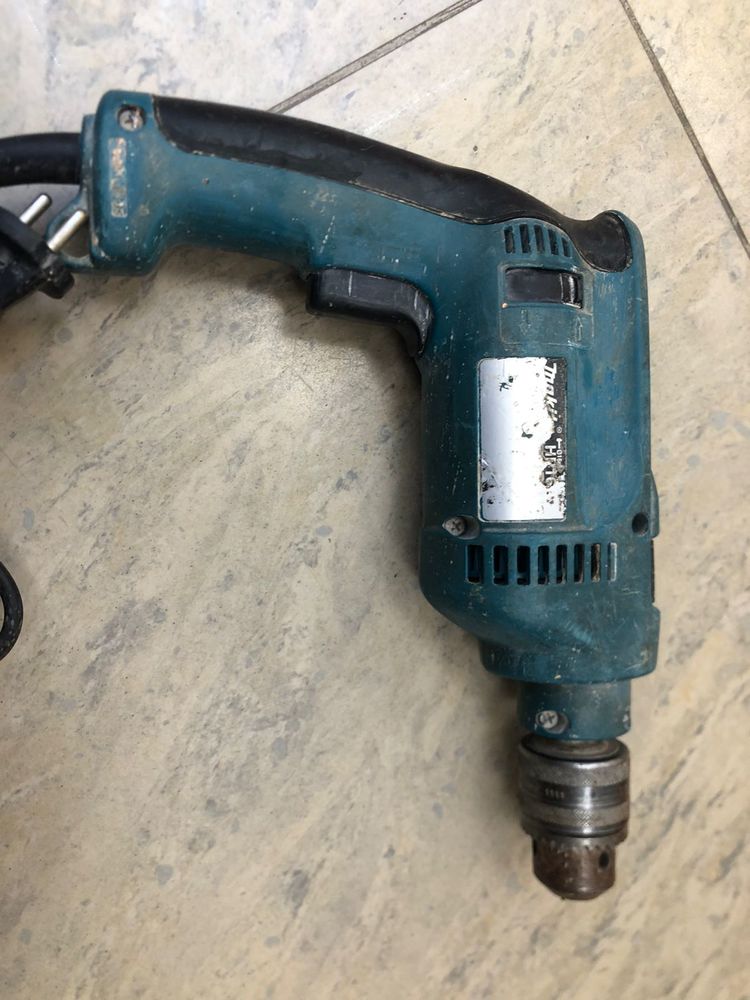 Дрель-ударная Makita HP1620.