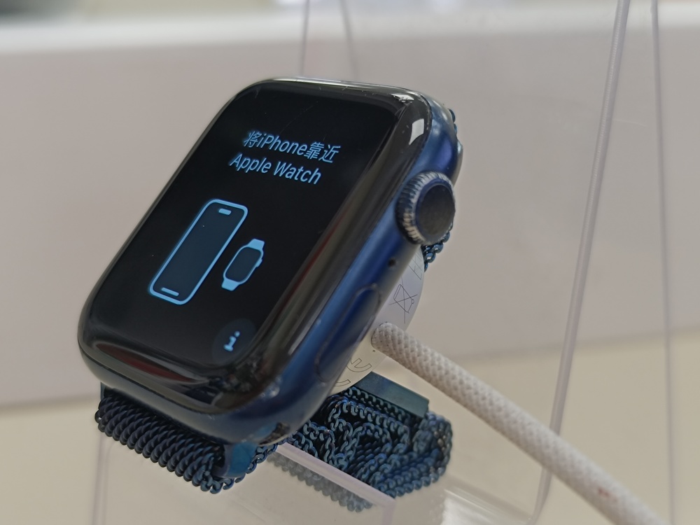 Смарт-часы Apple Watch Series 6 44 мм