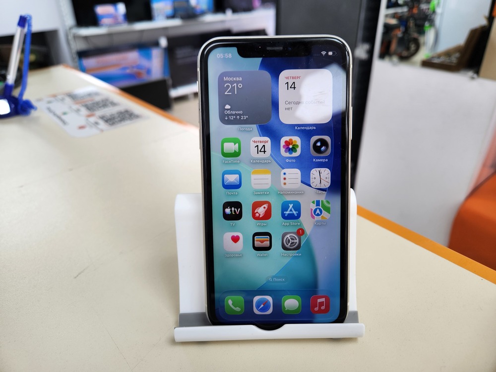 Смартфон Apple iPhone 11 64Gb