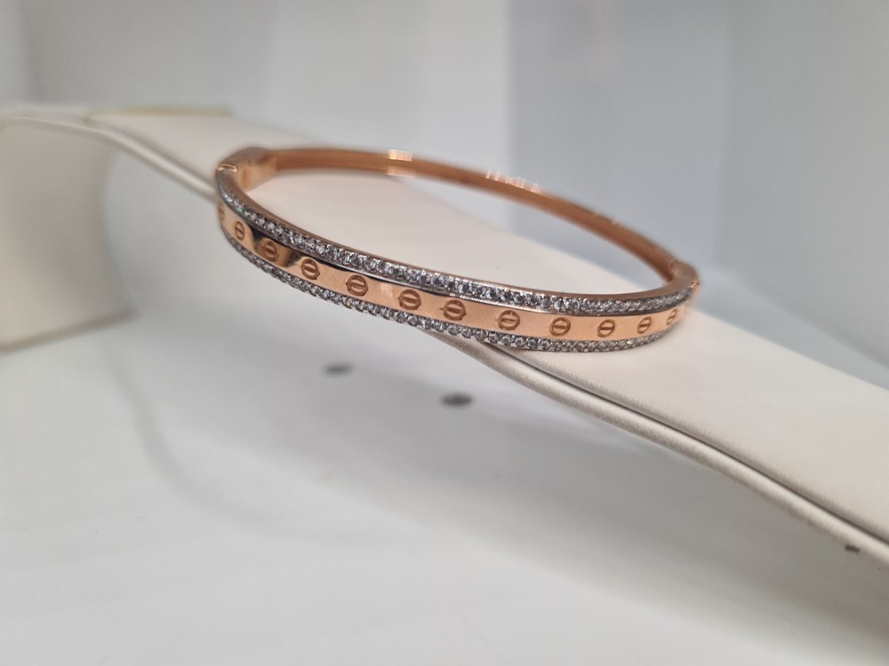 бр5006 БРАСЛЕТ ЖЕСТКИЙ с камнями (Au 585)