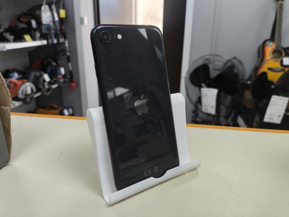 Смартфон Apple iPhone SE 2020 64Gb