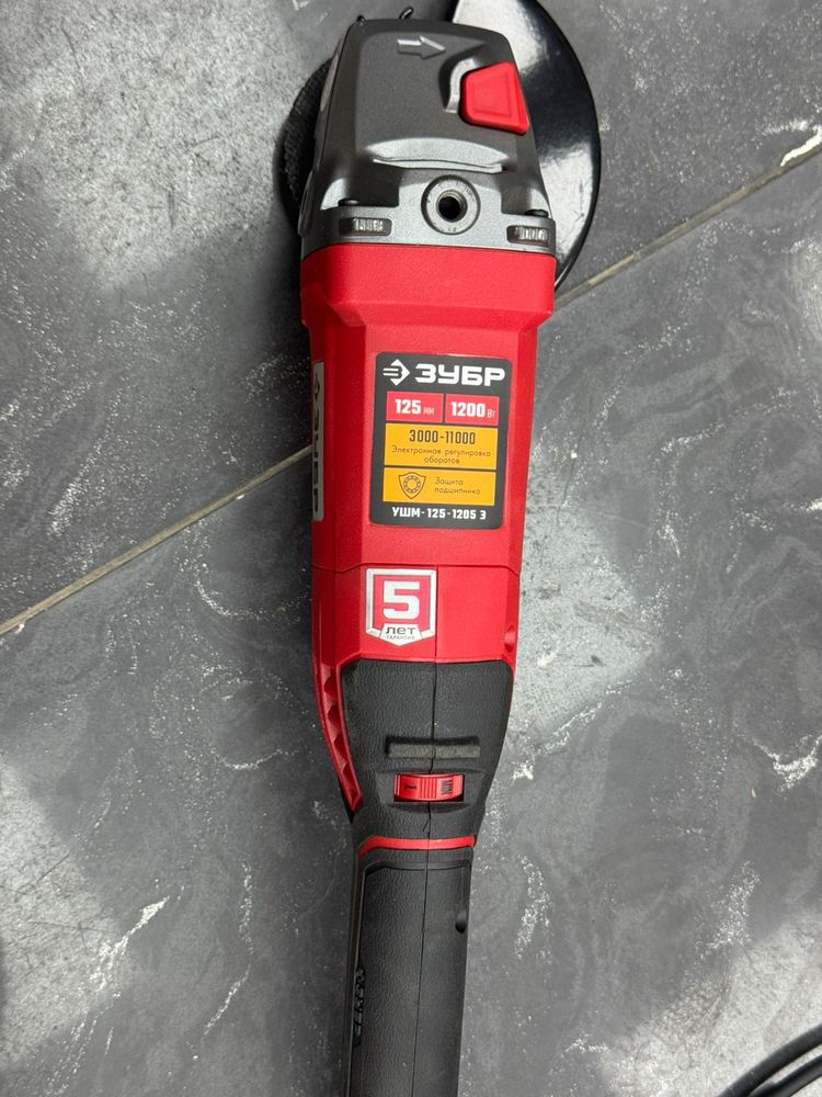 Угловая шлифмашина Зубр 125-1205 э